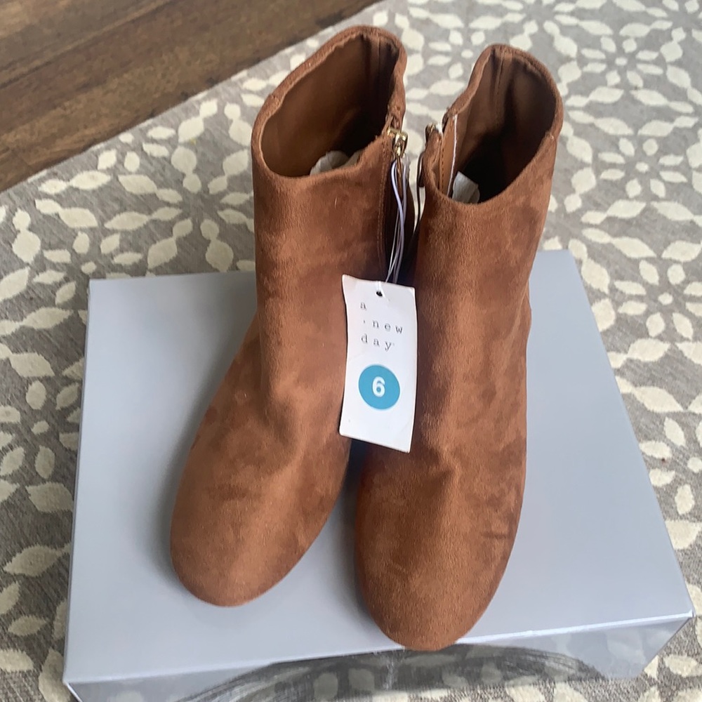 •Brown booties size 6!